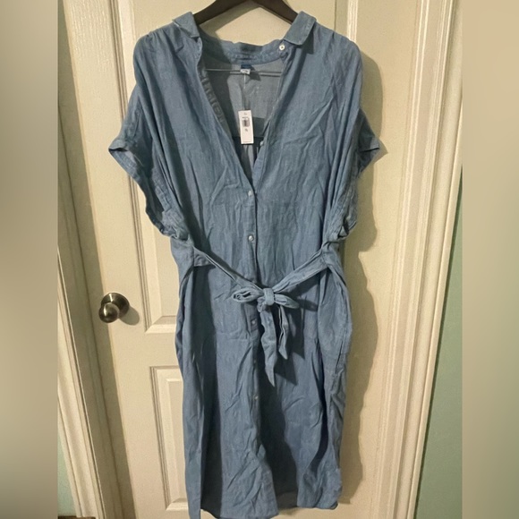 Old Navy XXL Maternity Midi-Dress - Picture 2 of 3